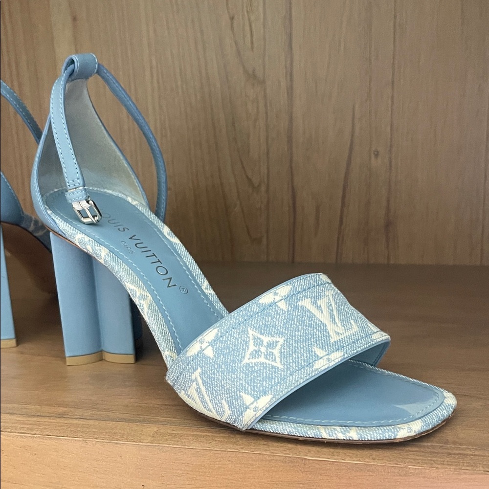 Louis Vuitton Light Blue Monogram Heels - Picture 4 of 7